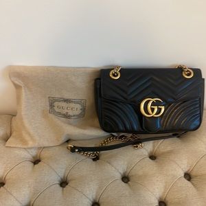 The GG Marmont and a flap closure with Double GG